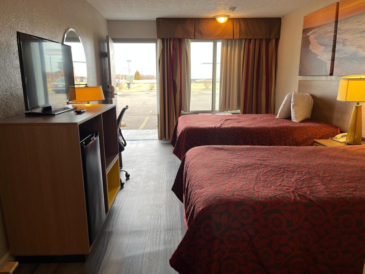 Days Inn & Suites By Wyndham Dayton North Exteriér fotografie